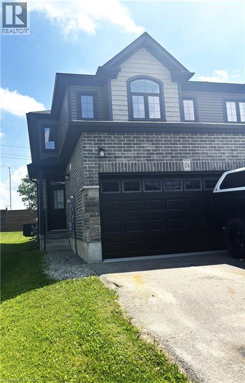Photo - 174 Links Cres