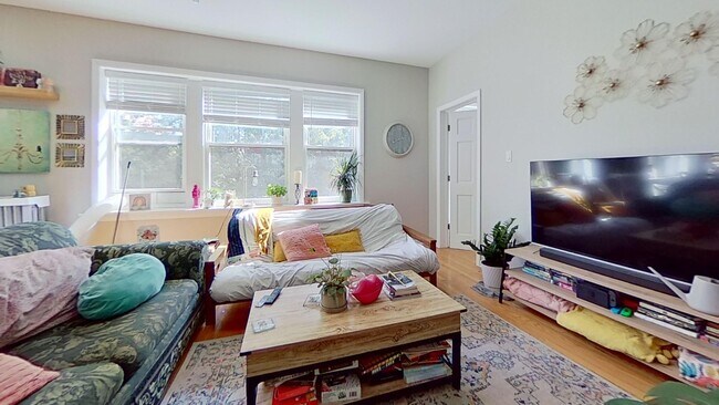 Photo - 734-44 W. Aldine