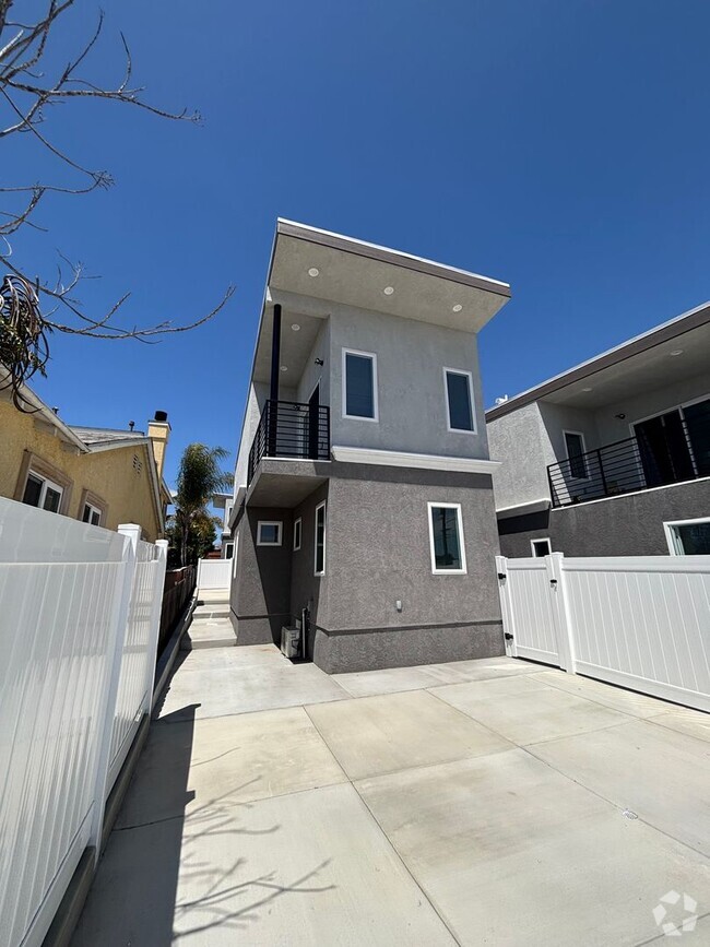 Building Photo - 3 bed 3 bath Home for Rent in San Diego