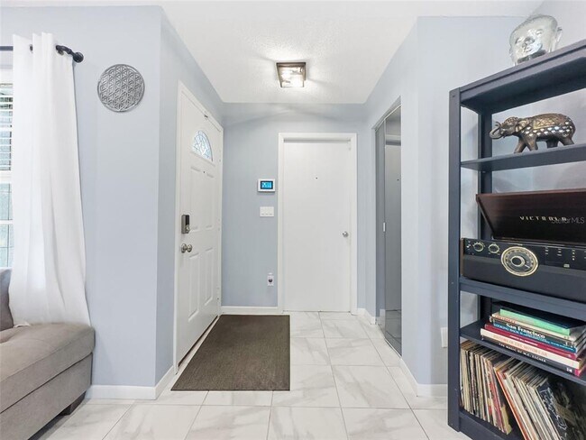 70 Squire Ct