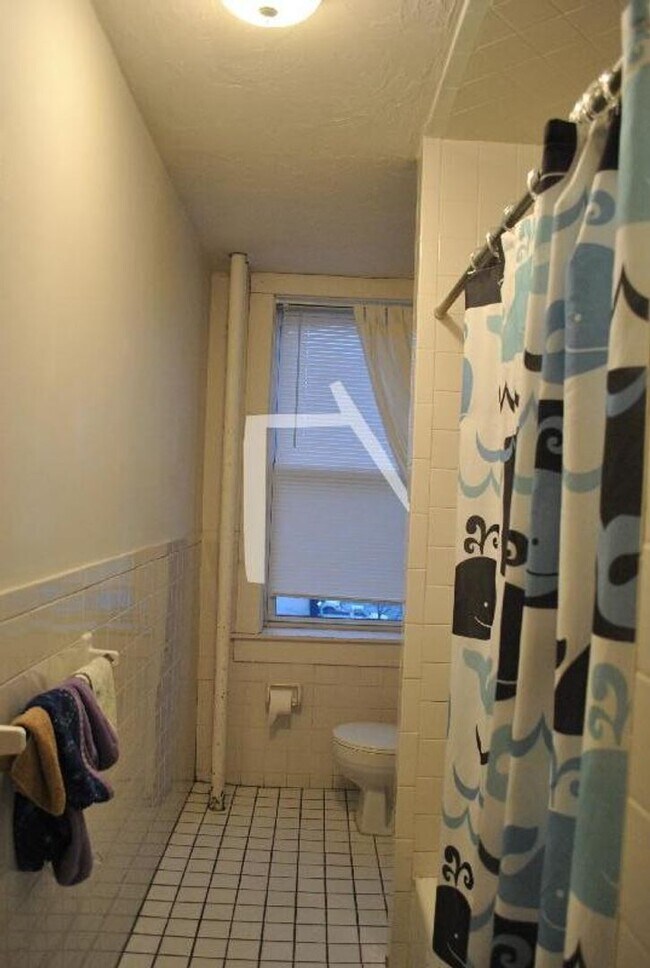 Photo - Sunny two bed, Large bedrooms, great kitchen Unit #15