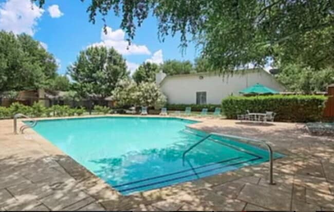 Updated 2 Bed, 2 Bath Townhome in North Dallas