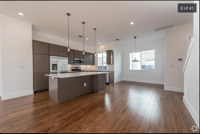 Building Photo - 1801 E 2nd St Rental