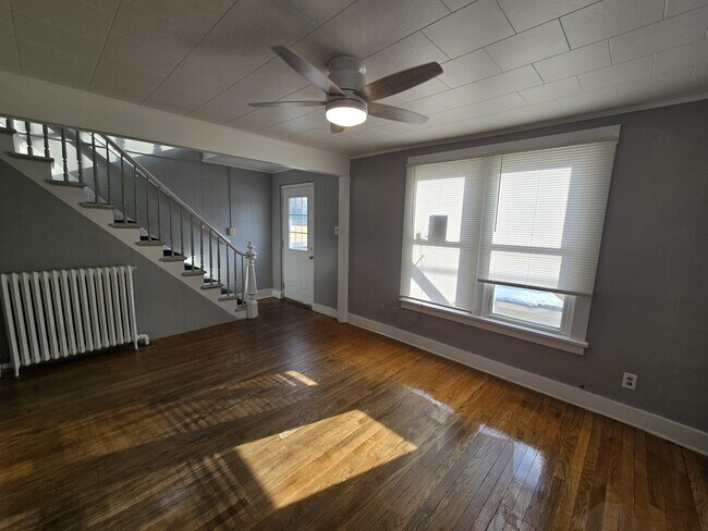 Photo - 214 2nd St SW