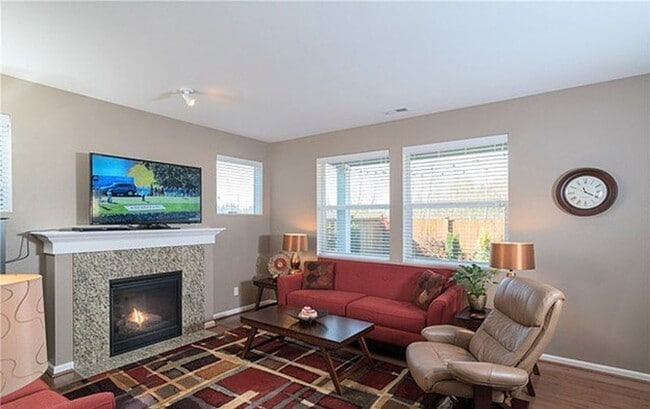 Photo - Exquisitely Beautiful Home with 3 bed and 2.5 Bath