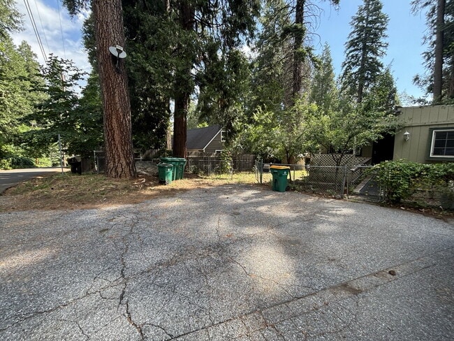 Photo - Private 3-bedroom home with fenced yard in Pollock Pines near amenities and Hwy-50!