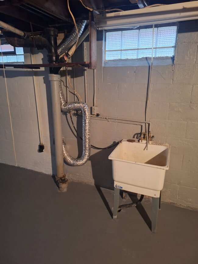 Building Photo - 588 Baldwin Rd Unit A