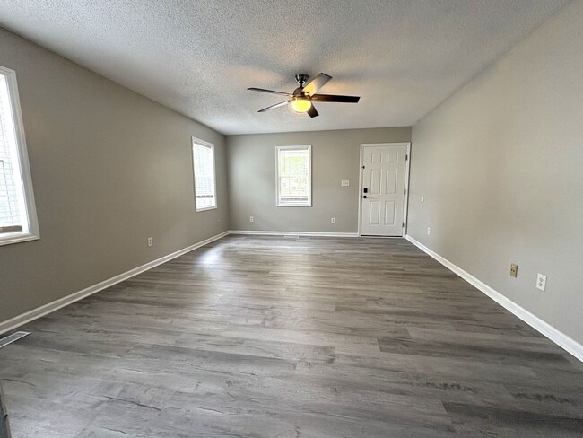Photo - 105 Lonesome Wind Way