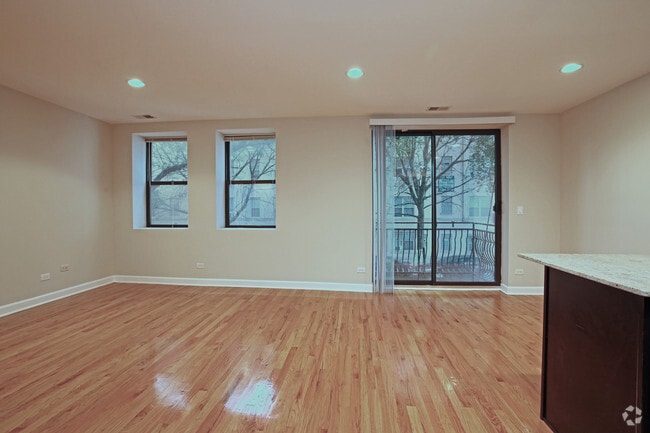 Lincoln Square Commons - 4759 N Maplewood Ave