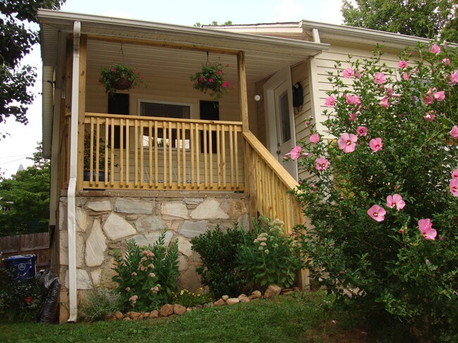 Building Photo - 126 Rumbough Pl Rental