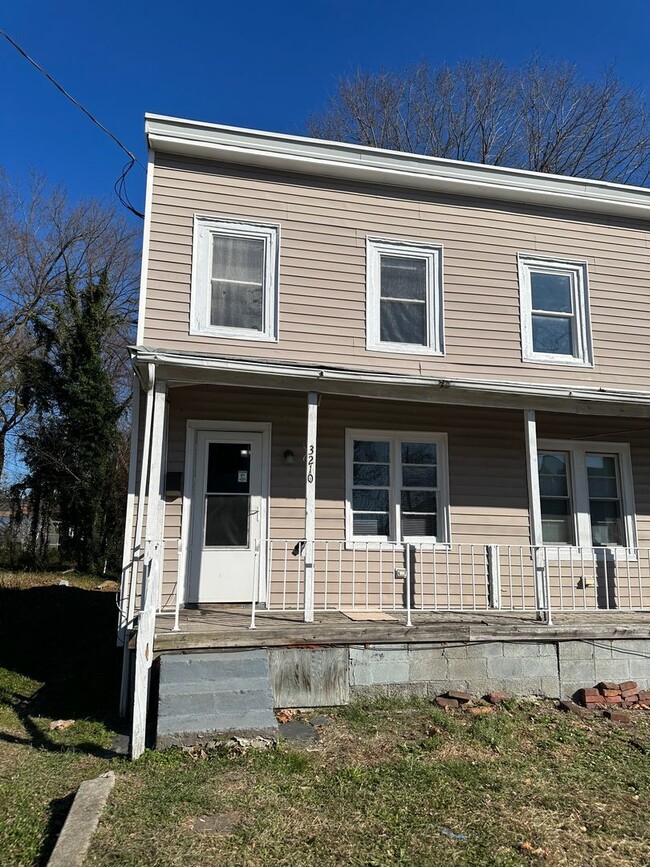 2 bed 2 level row house in Church Hill! Al... - 2 bed 2 level row house in Church Hill! Al...