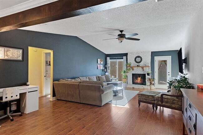 Photo - 3909 Holt Dr