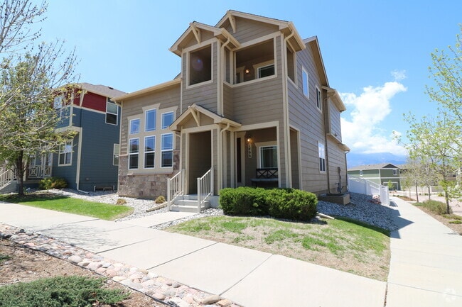 Building Photo - 3bdrm 3bath home with 2 car garage