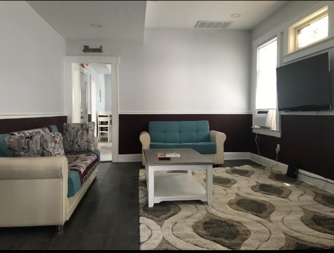 Photo - 142 Mapes Ave Unidad 1