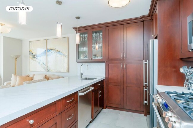 Photo - 422 E 72nd St