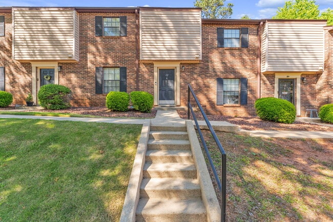 Building Photo - Beautiful 3 Bedroom 2.5 Bathroom Condo in Prime Taylors Location $1,625/mo rent Unit 42