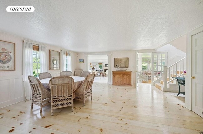 Photo - 115 Apaquogue Rd