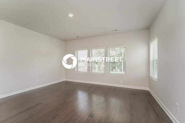 Photo - 3 Bedroom Pet-Friendly Home in Charlotte, NC with Main Street Renewal