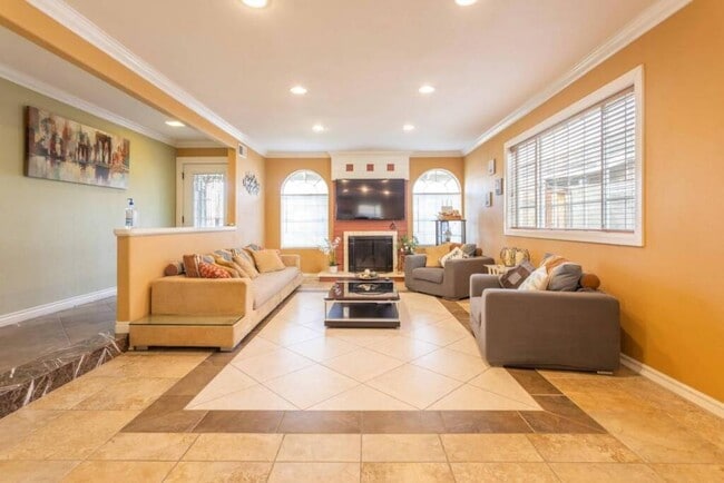 Photo - 2744 E Bennett Ave