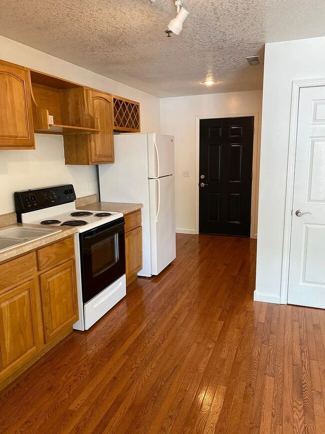 Photo - 411 E Scott St Unit 411 EAST SCOTT APT A