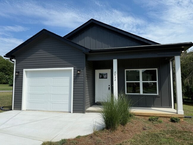 Building Photo - Newly Built 3-Bedroom Gem with Easy Highwa... Rental