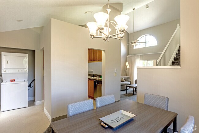 2BR,2BA - 1,000 SF