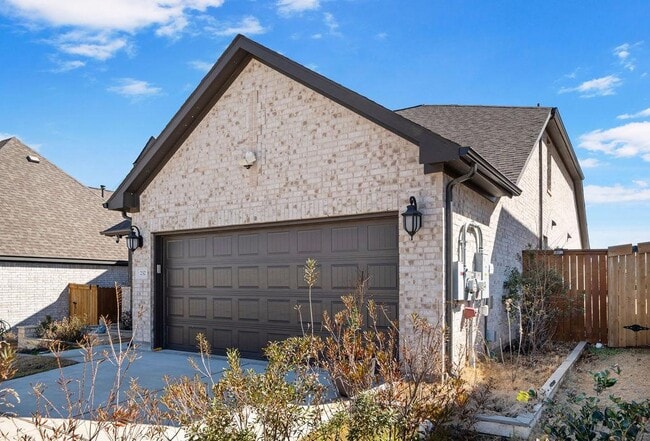 Photo - 232 Barton Oak Trl