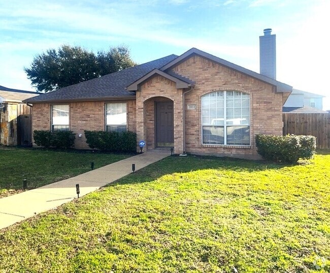 Building Photo - Beautifully Designed Home – Available for ...