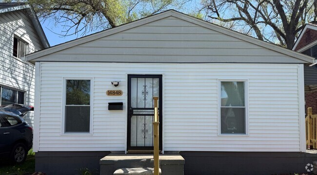 Building Photo - Renovated 3-Bedroom Home – We Welcome Sect...