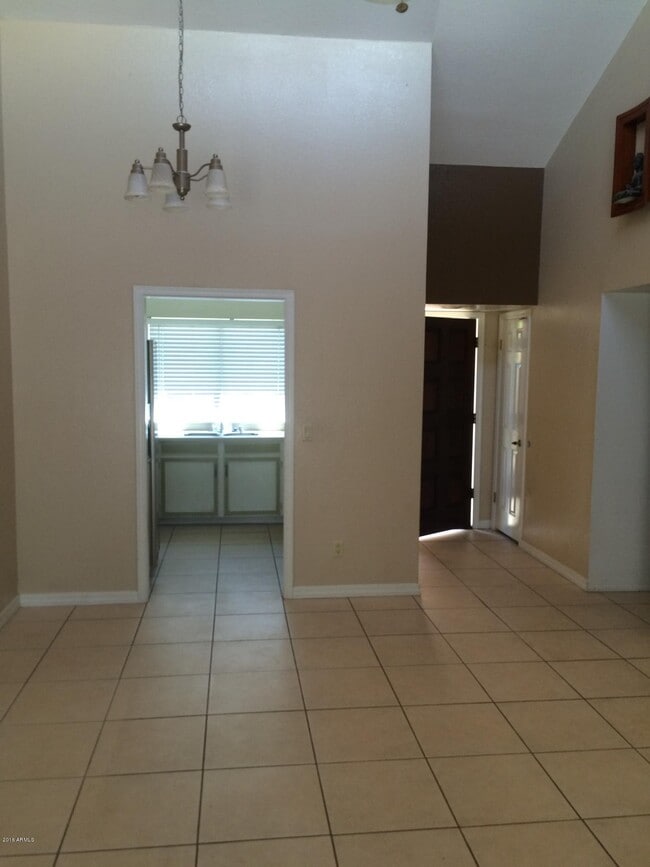 Photo - 304 E Bluebell Ln