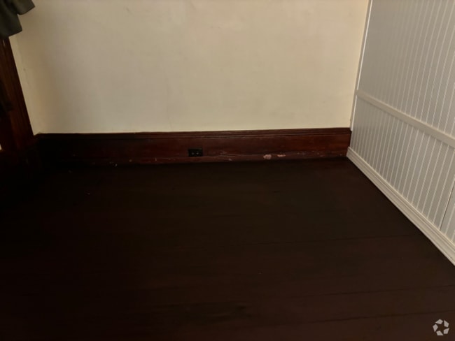 Building Photo - 1xx S Walnut St Rental