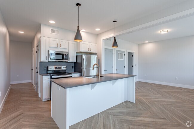1BR, 1BA - 732 SF