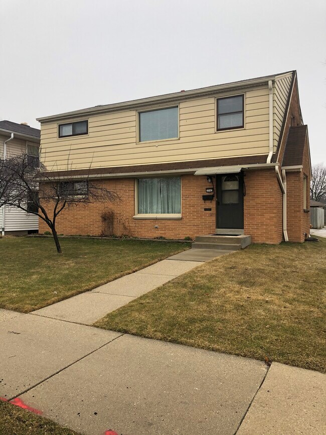 3943 S 51st St Townhome Townhome Rental in Milwaukee WI