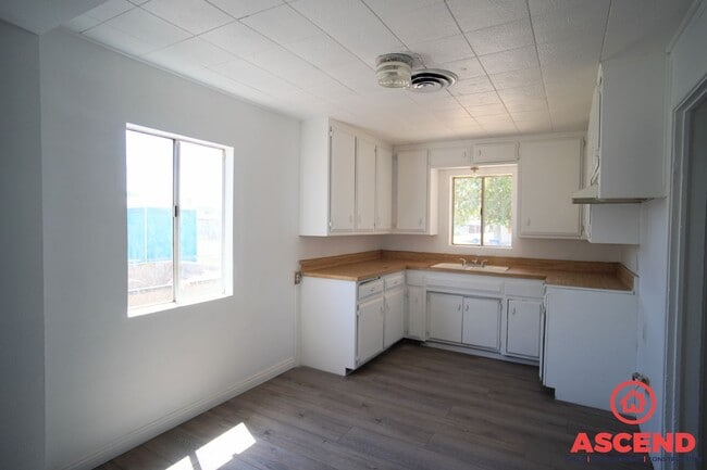 Photo - 214 E Belle Ave Unidad A