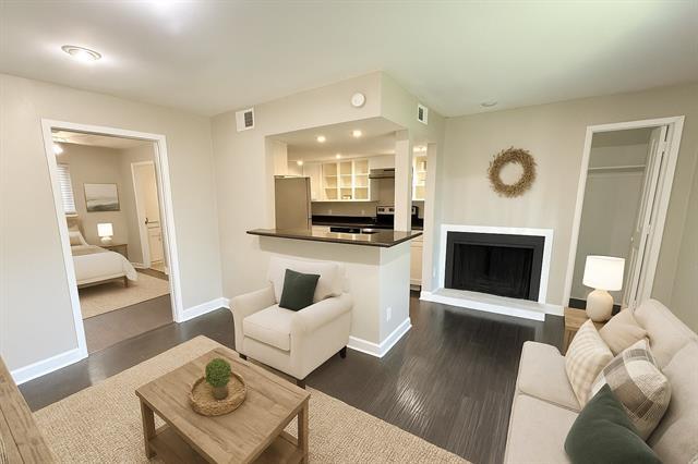 Photo - 4023 N Hall St Unit 102