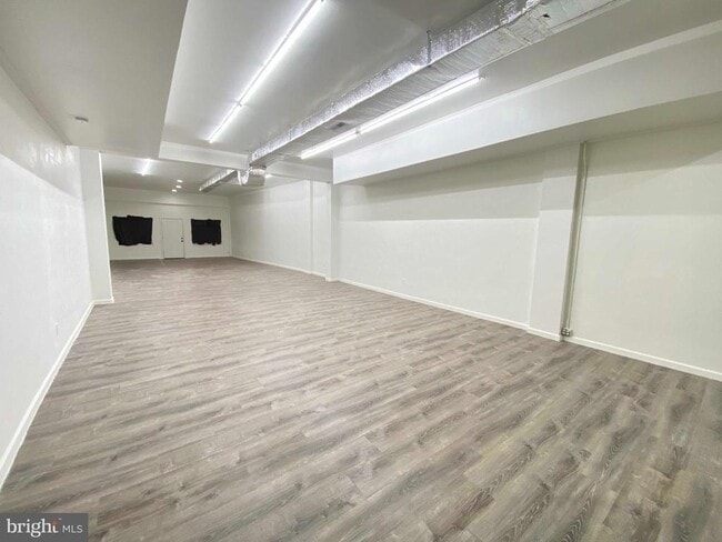 Photo - 1433 Vernon Rd