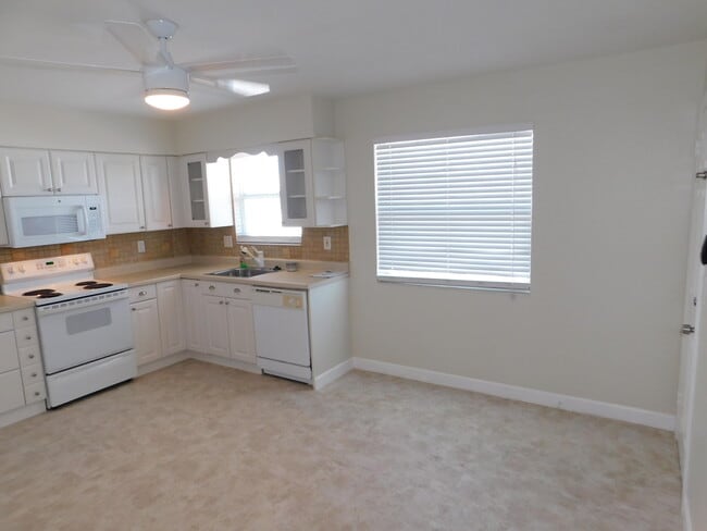 Photo - 741 Hummingbird Way Unit 4