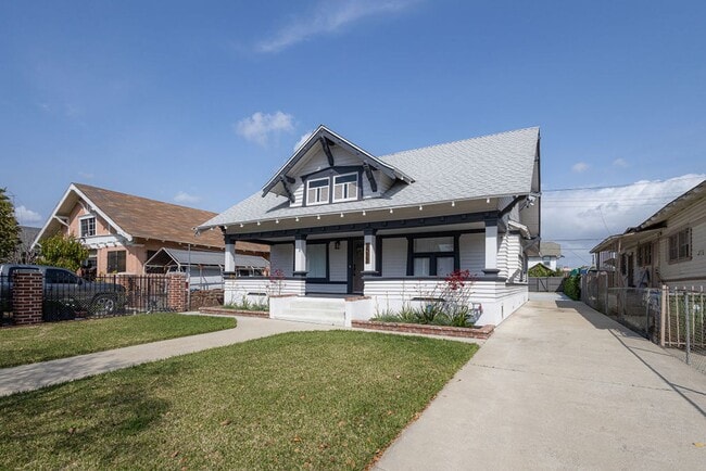 Building Photo - Fully Renovated Craftsman Home, 3-Bedroom,...
