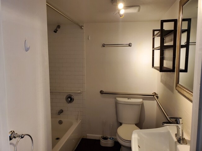 Photo - 1534 W Pierce St Unit Apt 1