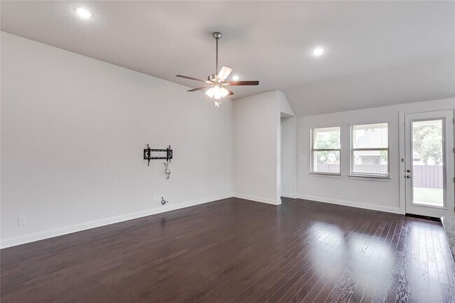 Photo - 113 Millbend Rd