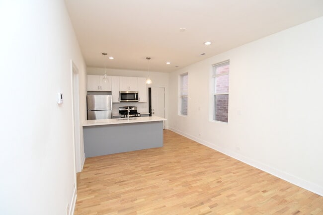 Photo - 1544 N Bosworth Ave Unit 1R