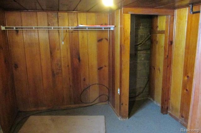 Photo - 995 Lakeview St