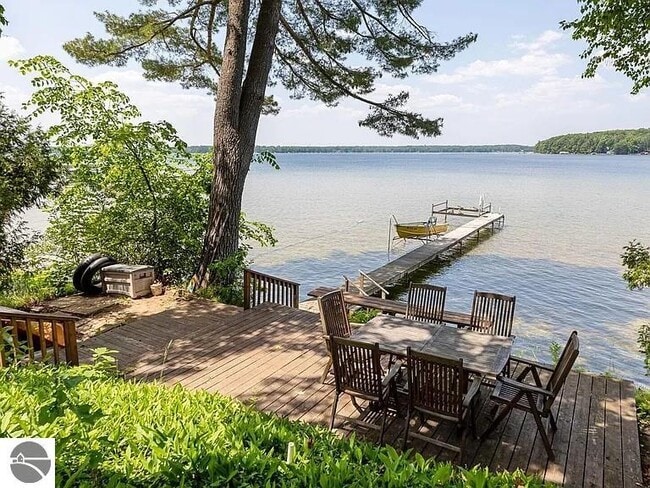 Photo - 843 N South Long Lake Rd