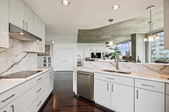 Photo - 5925 Almeda Rd Unit 11218