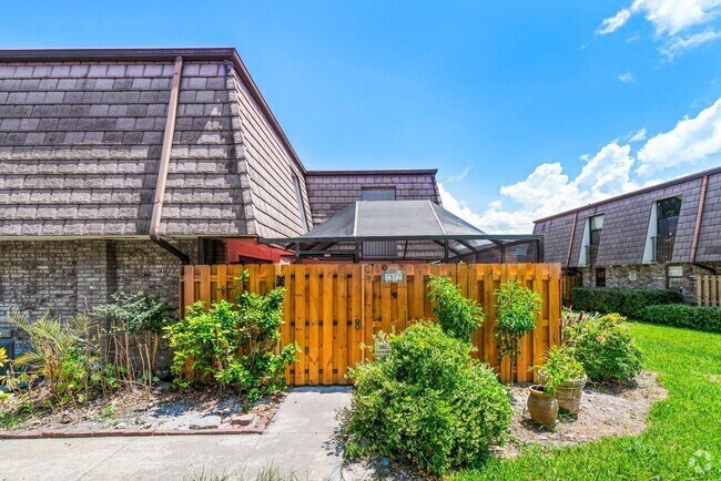 Building Photo - 7577 Courtyard Run W Rental