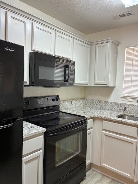 Photo - 688 W Sycamore St