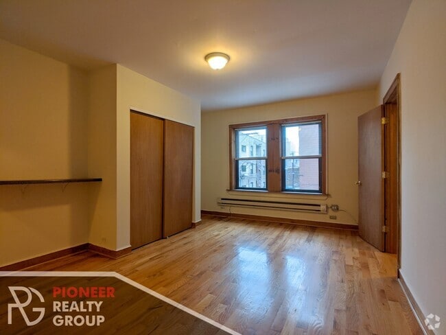 Building Photo - 546 W Wellington Ave Unit 207 Rental
