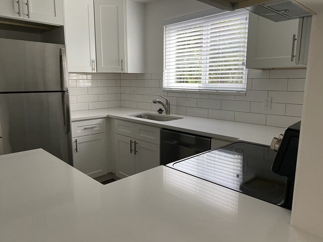 Photo - Golden View Apartments