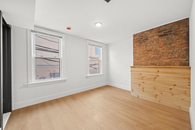 Photo - 14 Westervelt Pl Unit 2