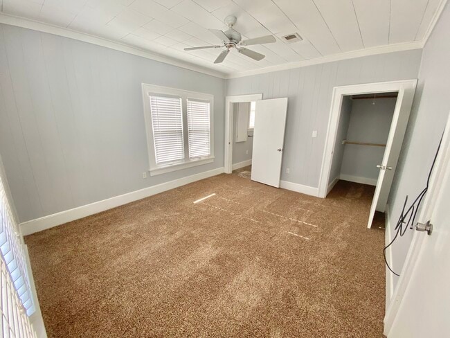 Santiago - Balcón - 2800 NW 15th St